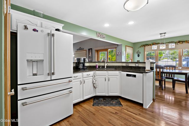 11 Belleauwood Circle, Colonie, NY 12189