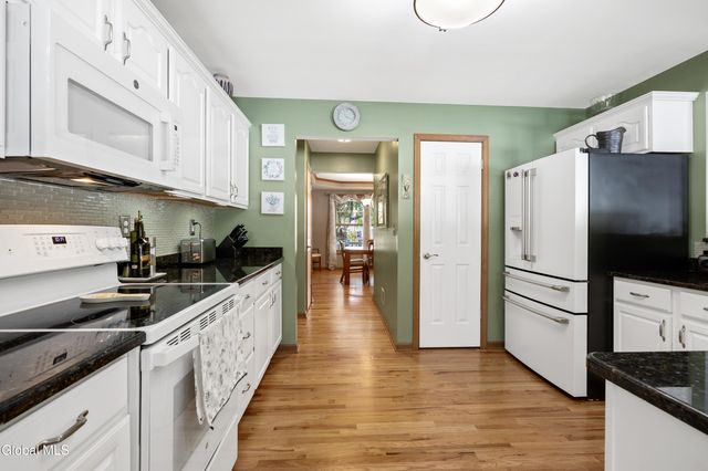 11 Belleauwood Circle, Colonie, NY 12189