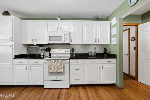 11 Belleauwood Circle, Colonie, NY 12189