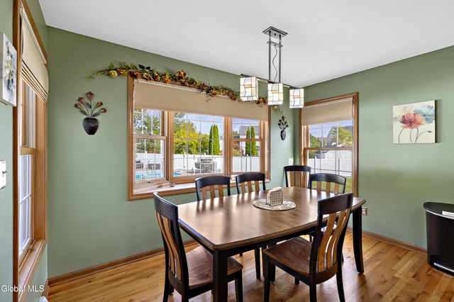 11 Belleauwood Circle, Colonie, NY 12189