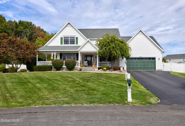 11 Belleauwood Circle, Colonie, NY 12189