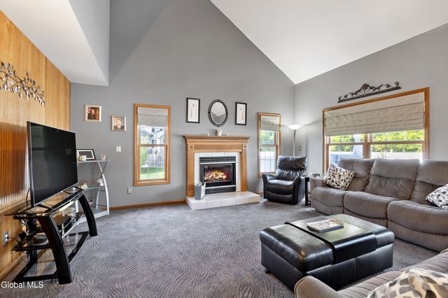 11 Belleauwood Circle, Colonie, NY 12189