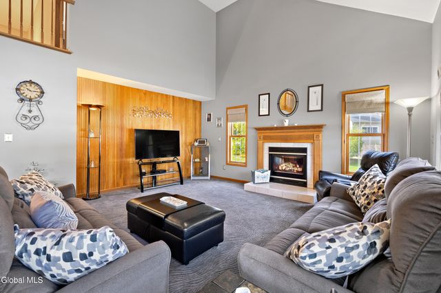 11 Belleauwood Circle, Colonie, NY 12189