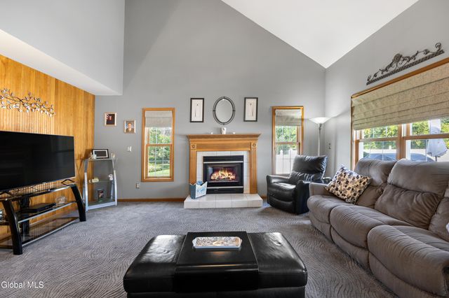 11 Belleauwood Circle, Colonie, NY 12189