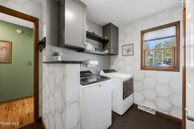 11 Belleauwood Circle, Colonie, NY 12189