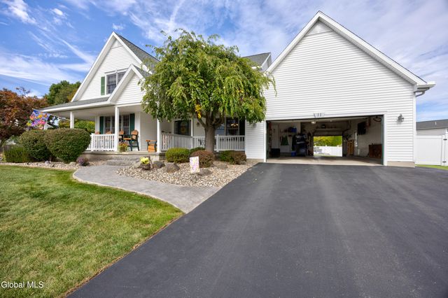 11 Belleauwood Circle, Colonie, NY 12189