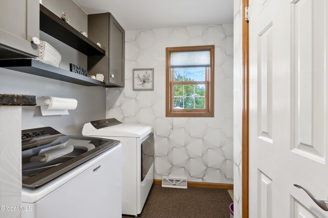 11 Belleauwood Circle, Colonie, NY 12189