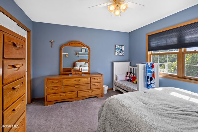 11 Belleauwood Circle, Colonie, NY 12189