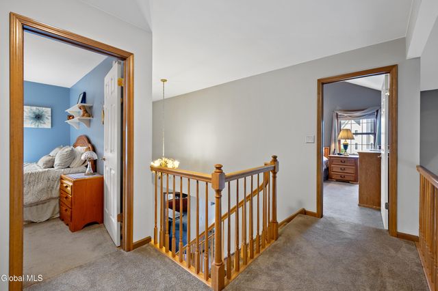 11 Belleauwood Circle, Colonie, NY 12189