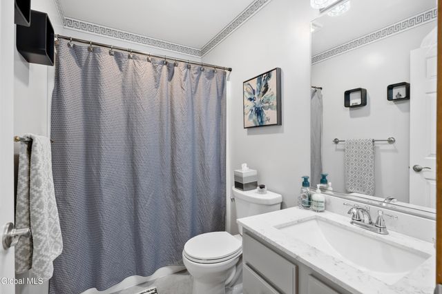 11 Belleauwood Circle, Colonie, NY 12189