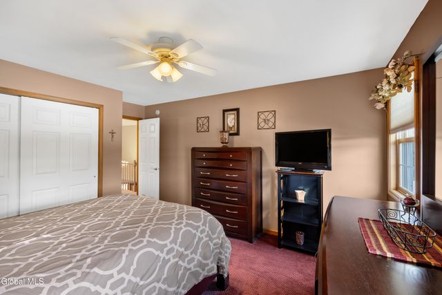 11 Belleauwood Circle, Colonie, NY 12189