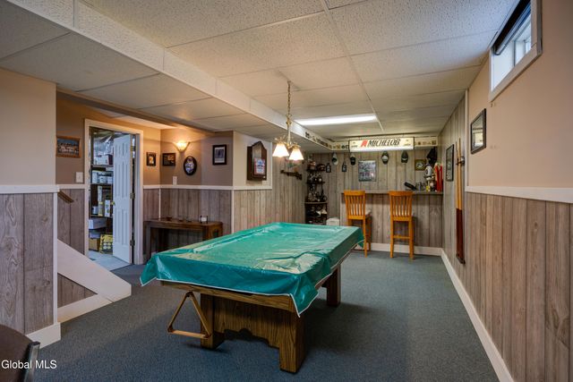 11 Belleauwood Circle, Colonie, NY 12189