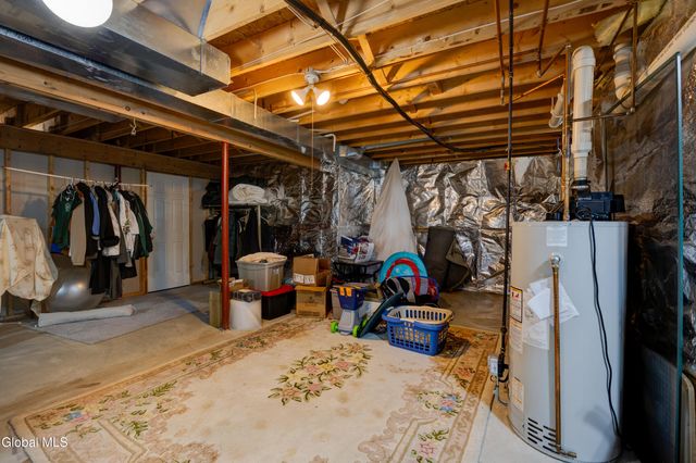 11 Belleauwood Circle, Colonie, NY 12189