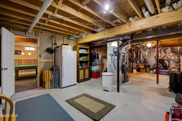 11 Belleauwood Circle, Colonie, NY 12189