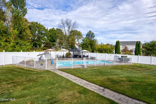 11 Belleauwood Circle, Colonie, NY 12189