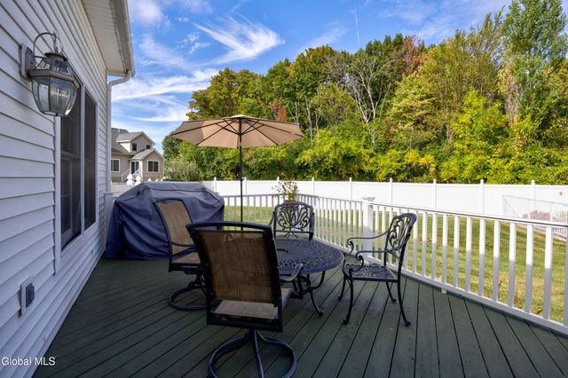 11 Belleauwood Circle, Colonie, NY 12189