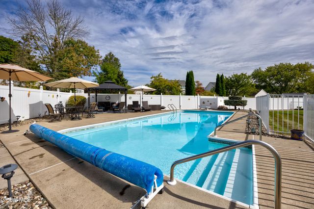 11 Belleauwood Circle, Colonie, NY 12189