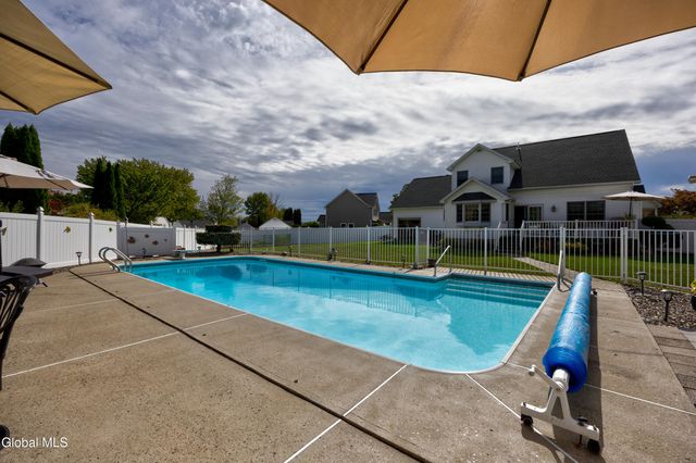 11 Belleauwood Circle, Colonie, NY 12189