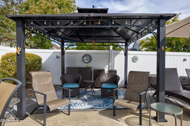 11 Belleauwood Circle, Colonie, NY 12189