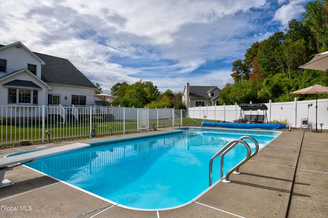 11 Belleauwood Circle, Colonie, NY 12189