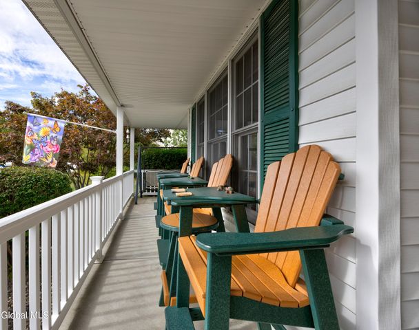 11 Belleauwood Circle, Colonie, NY 12189