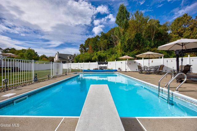 11 Belleauwood Circle, Colonie, NY 12189