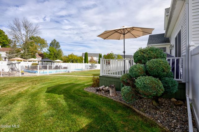 11 Belleauwood Circle, Colonie, NY 12189