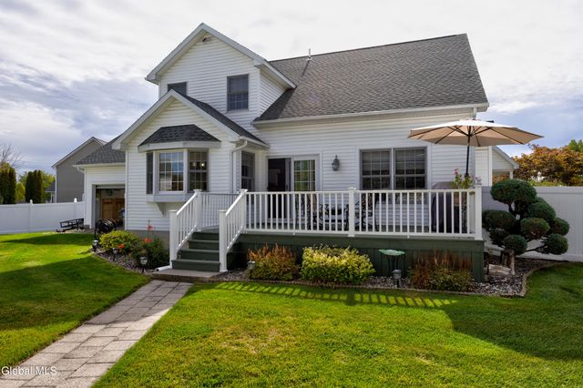 11 Belleauwood Circle, Colonie, NY 12189