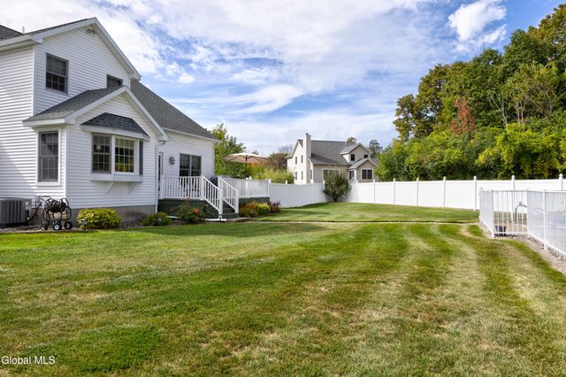 11 Belleauwood Circle, Colonie, NY 12189