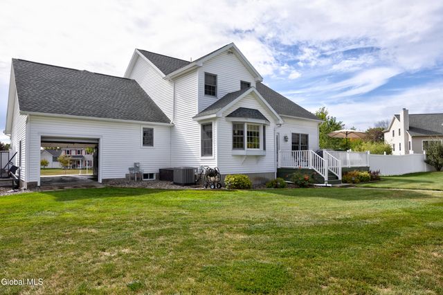 11 Belleauwood Circle, Colonie, NY 12189