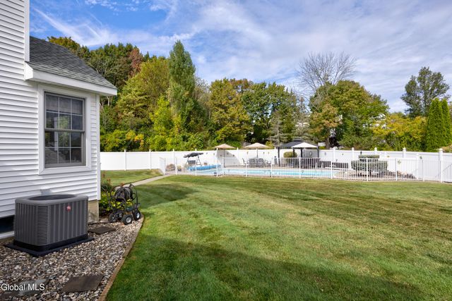 11 Belleauwood Circle, Colonie, NY 12189