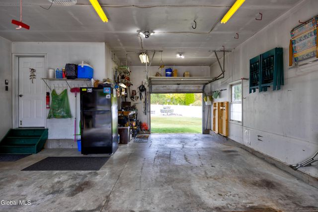 11 Belleauwood Circle, Colonie, NY 12189