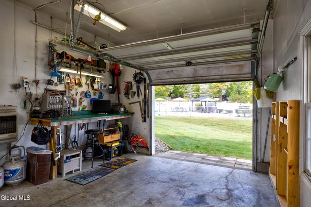 11 Belleauwood Circle, Colonie, NY 12189