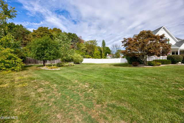 11 Belleauwood Circle, Colonie, NY 12189