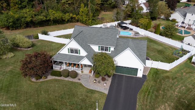 11 Belleauwood Circle, Colonie, NY 12189