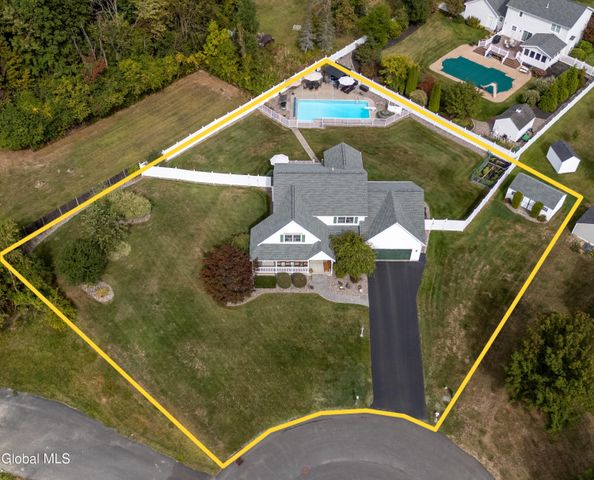 11 Belleauwood Circle, Colonie, NY 12189