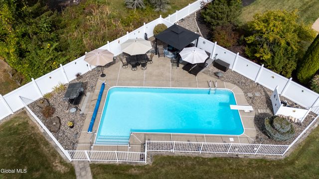 11 Belleauwood Circle, Colonie, NY 12189