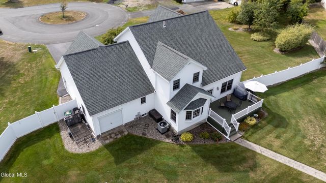 11 Belleauwood Circle, Colonie, NY 12189