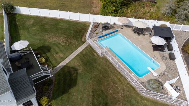 11 Belleauwood Circle, Colonie, NY 12189