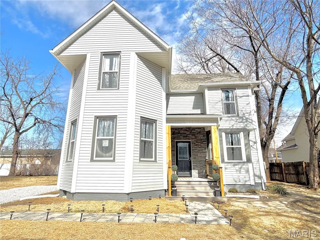 418 W 3RD, O'fallon, IL 62269