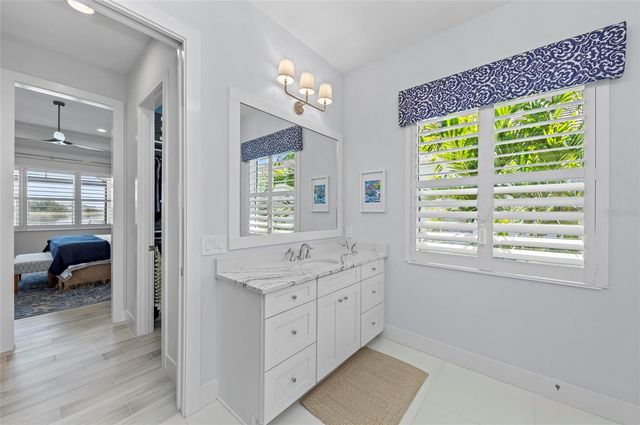 8067 WATERBEND TRAIL, Sarasota, FL 34240