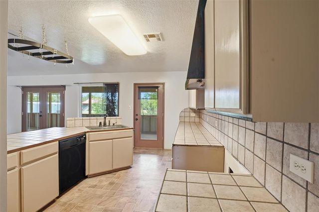 3701 Davis Road, Westlake, LA 70669