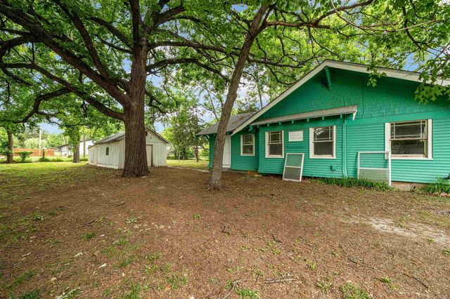 907 N Taylor, El Dorado, KS 67042