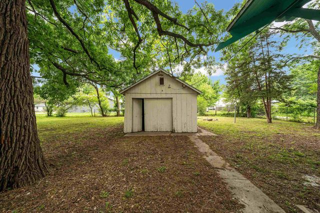 907 N Taylor, El Dorado, KS 67042