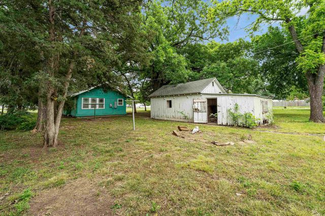 907 N Taylor, El Dorado, KS 67042