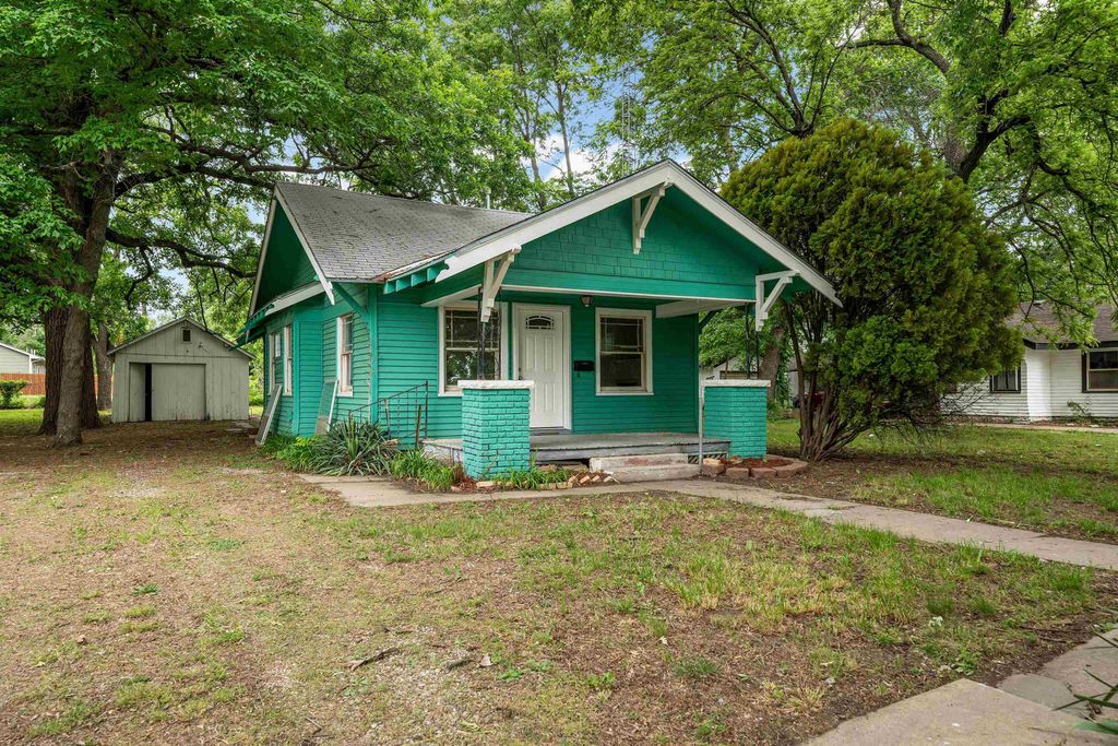 907 N Taylor, El Dorado, KS 67042