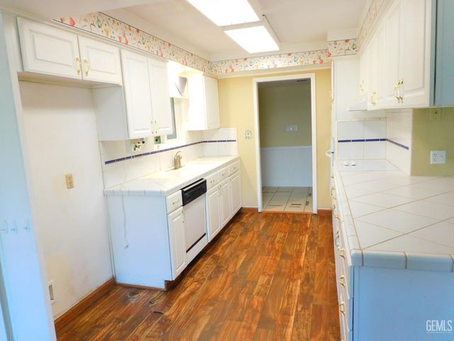 7305 Snowmass Lane, Bakersfield, CA 93309