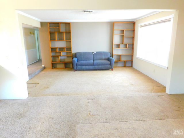 7305 Snowmass Lane, Bakersfield, CA 93309