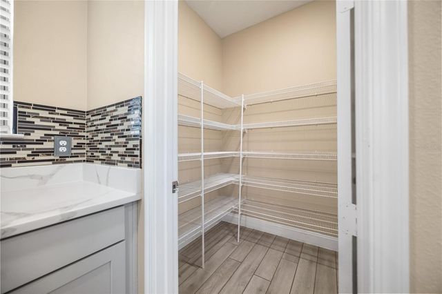 8324 VIVARO ISLE WAY, Windermere, FL 34786