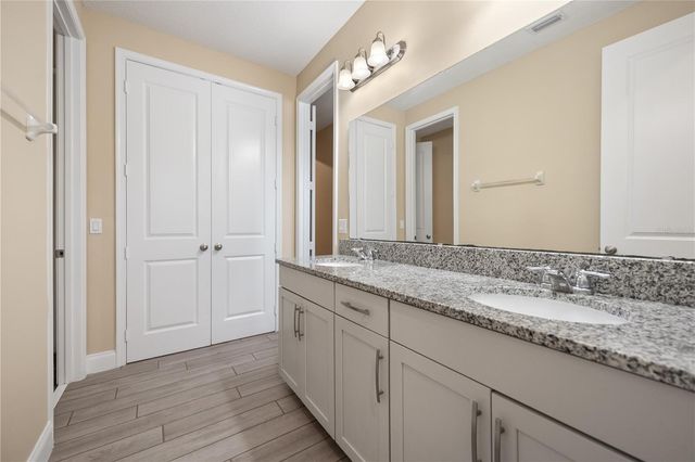 8324 VIVARO ISLE WAY, Windermere, FL 34786